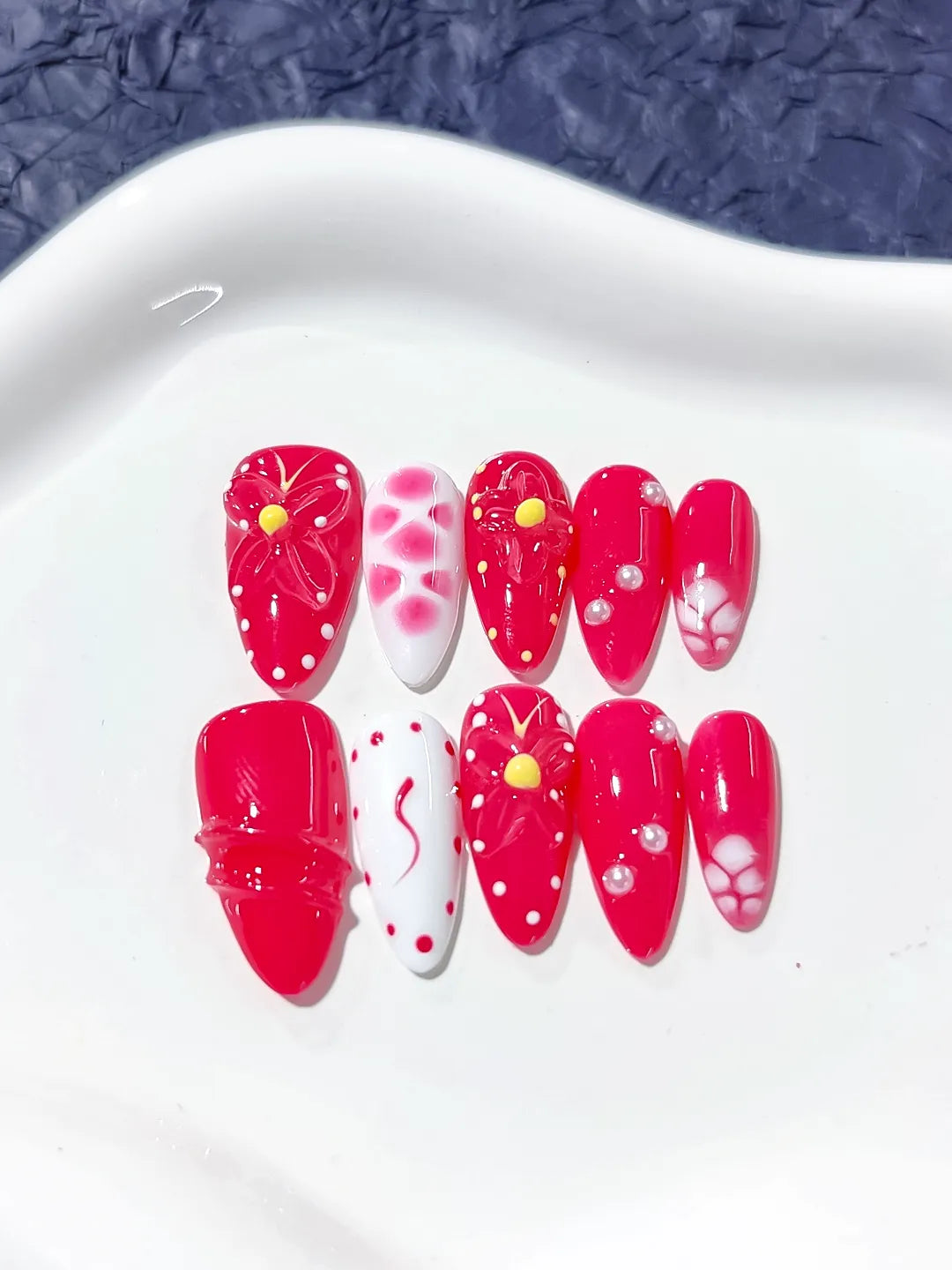 D251 - Medium Red White Almond Floral Flower Pearl
