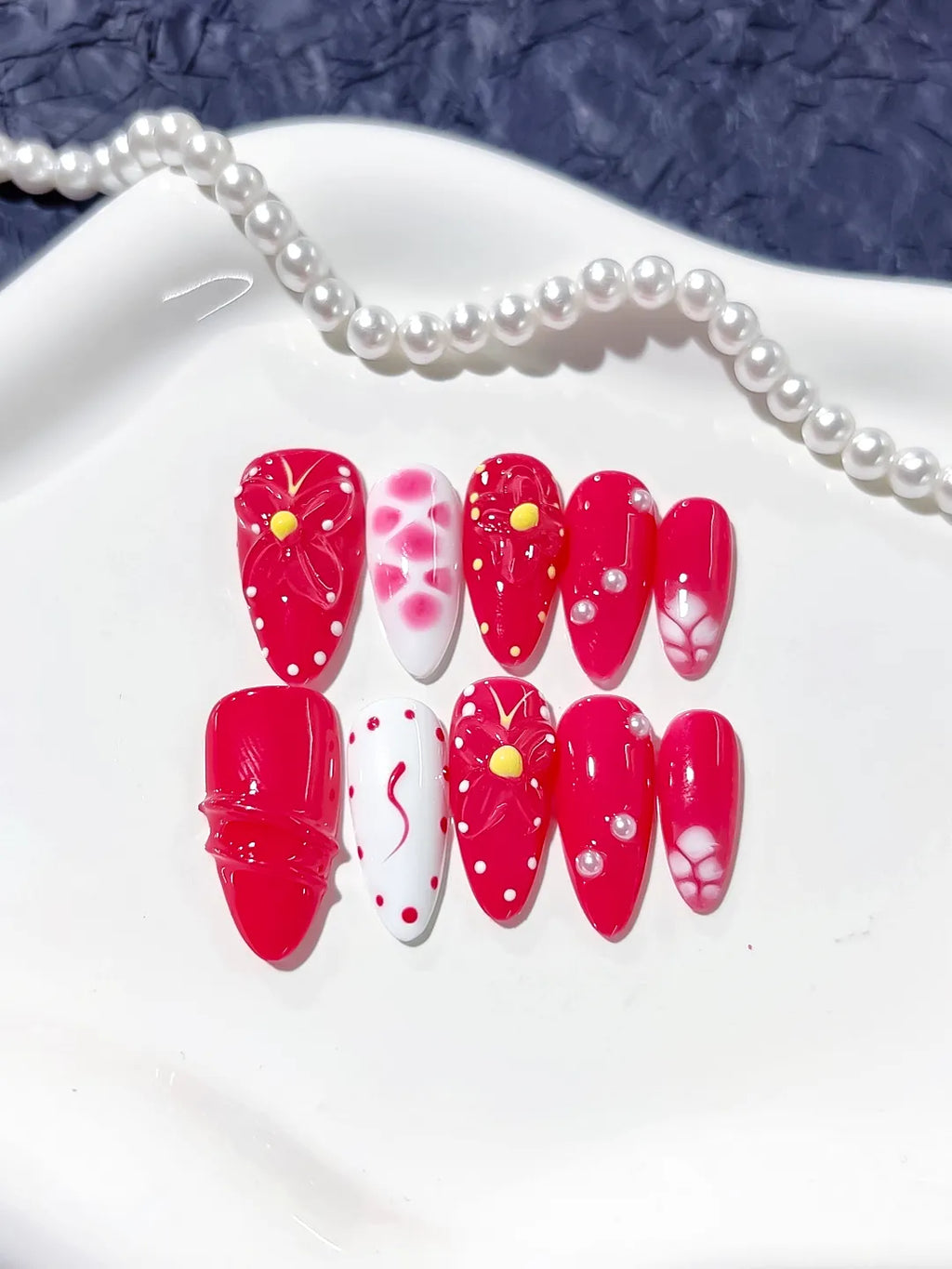 D251 - Medium Red White Almond Floral Flower Pearl