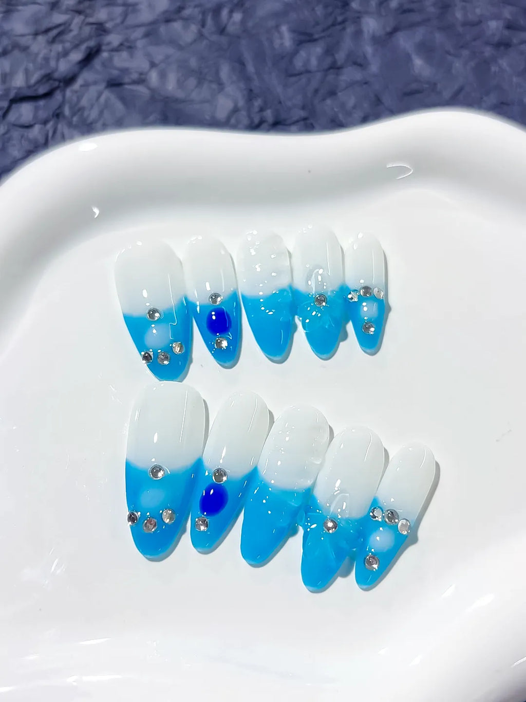 D263 - Medium White Blue Almond Ombre Rhinestone
