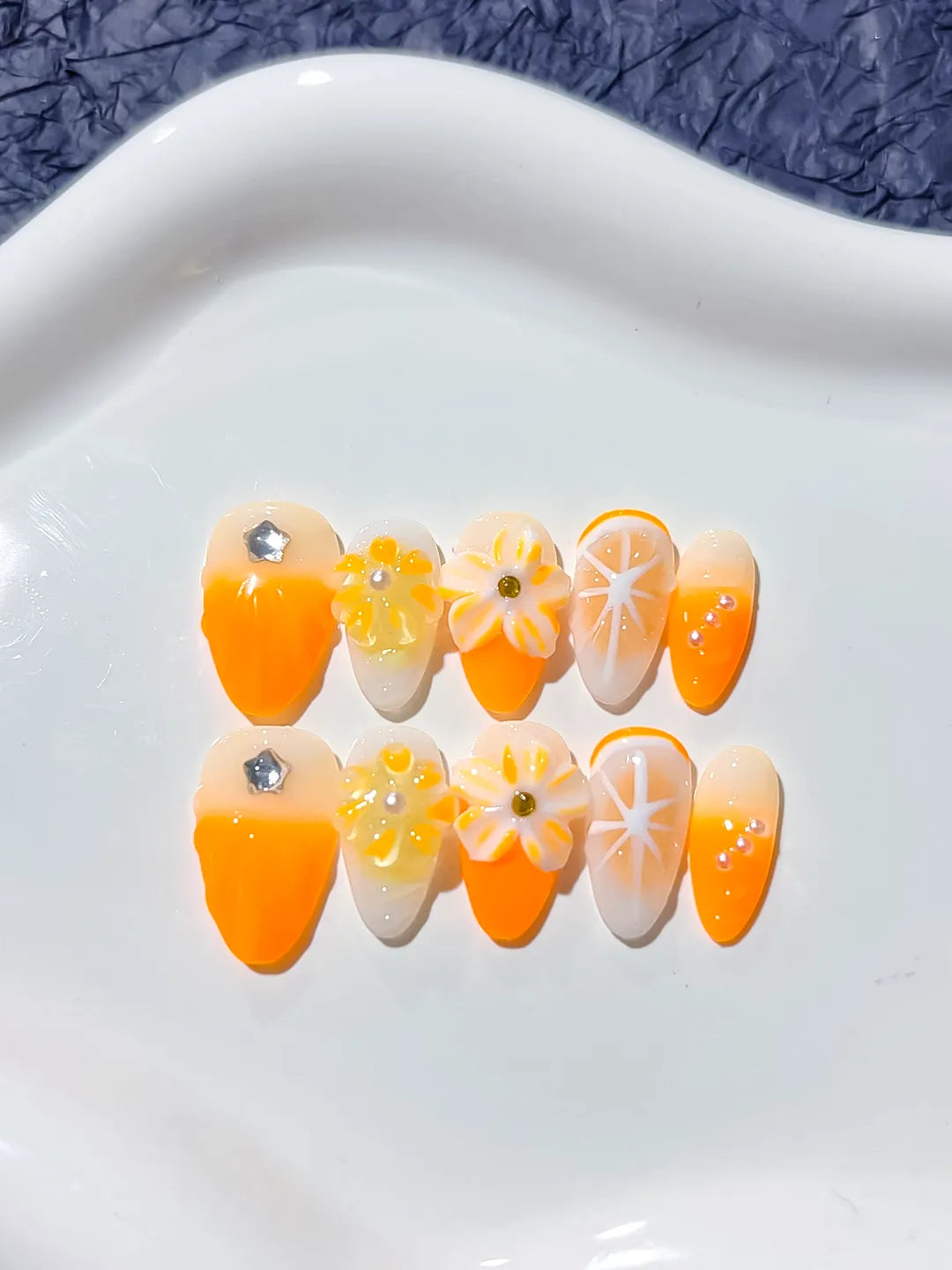 D299 - Medium Orange White Almond Floral Flower