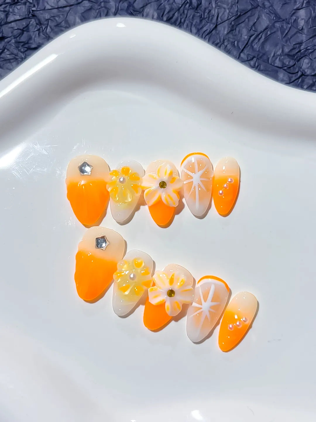 D299 - Medium Orange White Almond Floral Flower