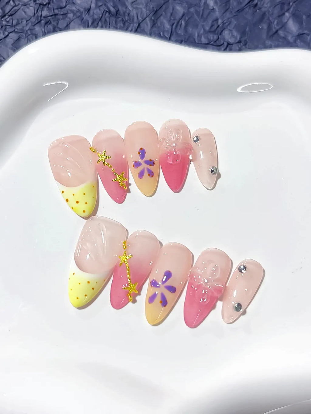 D300 - Medium Nude Yellow Almond French tip Flower Star