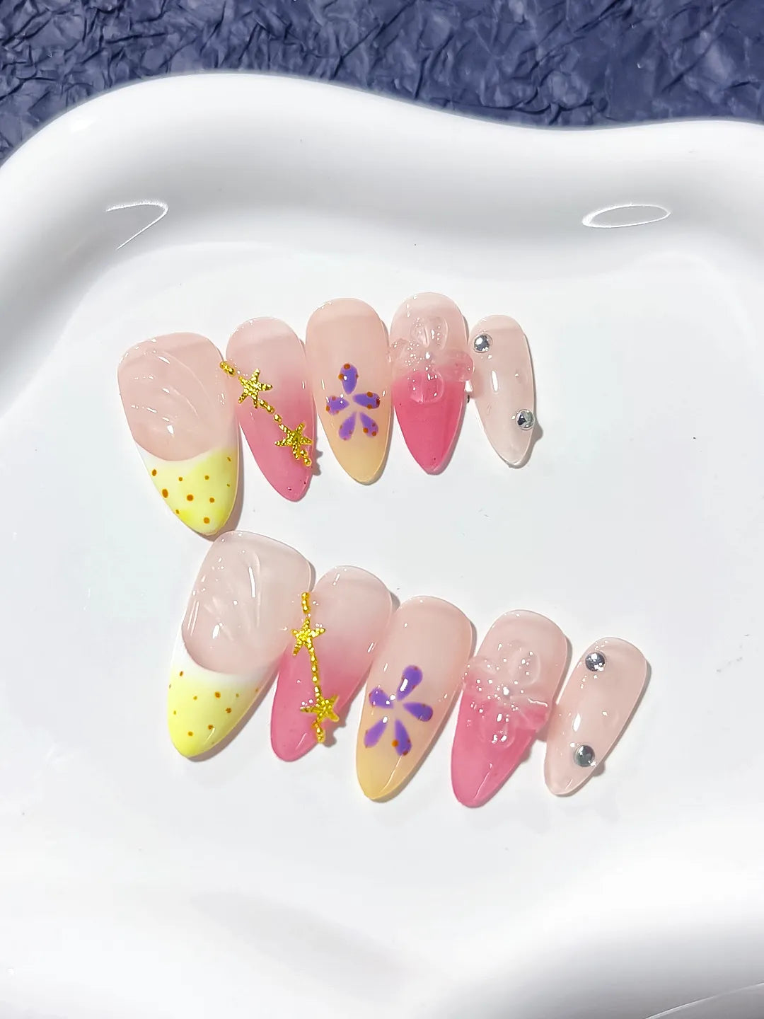 D300 - Medium Nude Yellow Almond French tip Flower Star