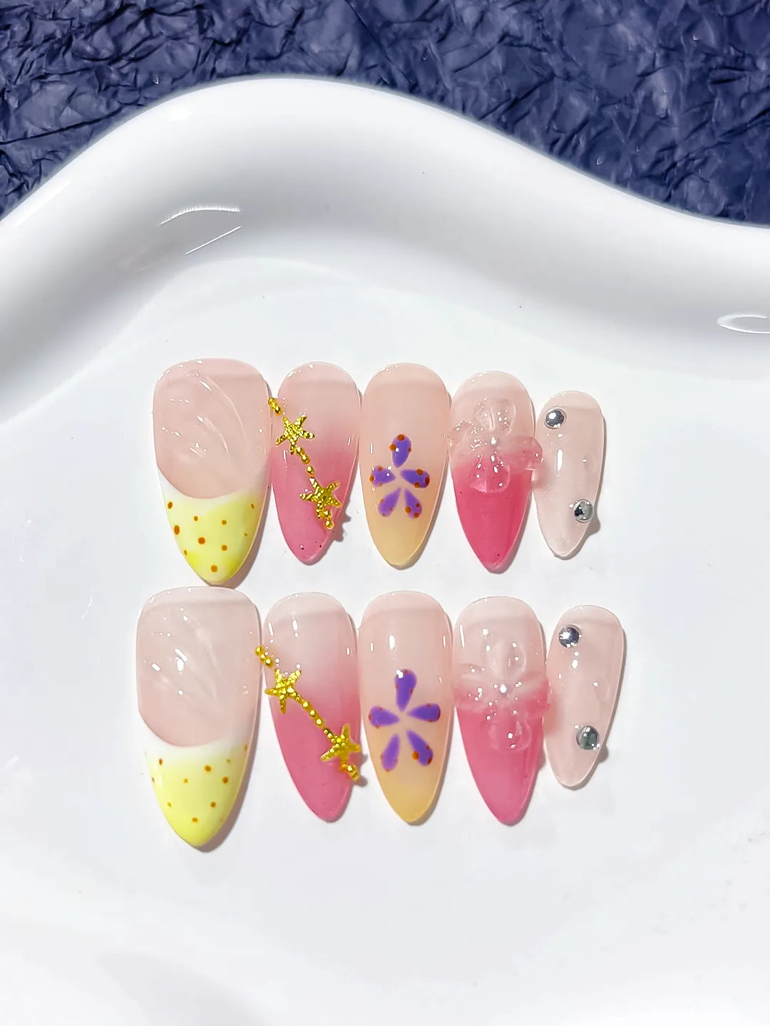 D300 - Medium Nude Yellow Almond French tip Flower Star