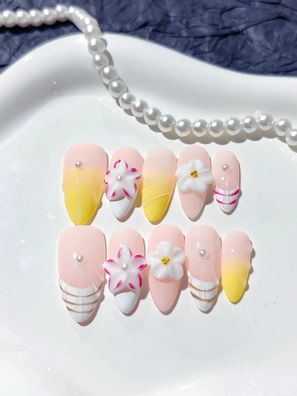 D274 - Medium Pink White Almond French tip Flower Line Art