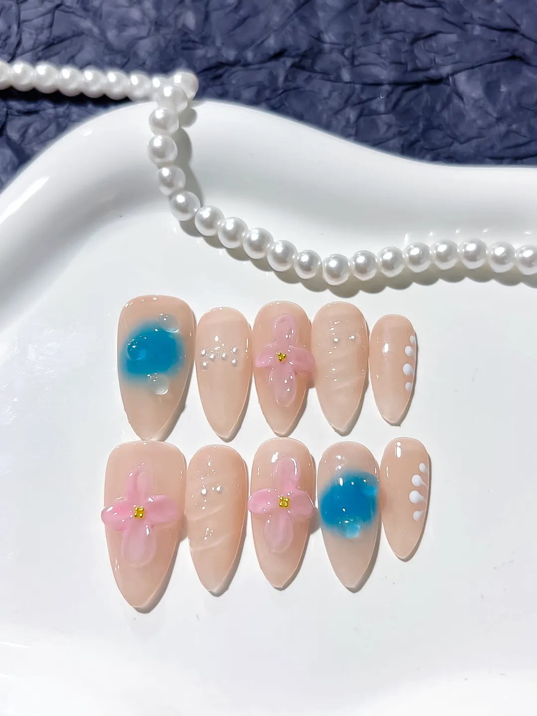 D250 - Medium Nude Blue Almond Abstract Flower Heart