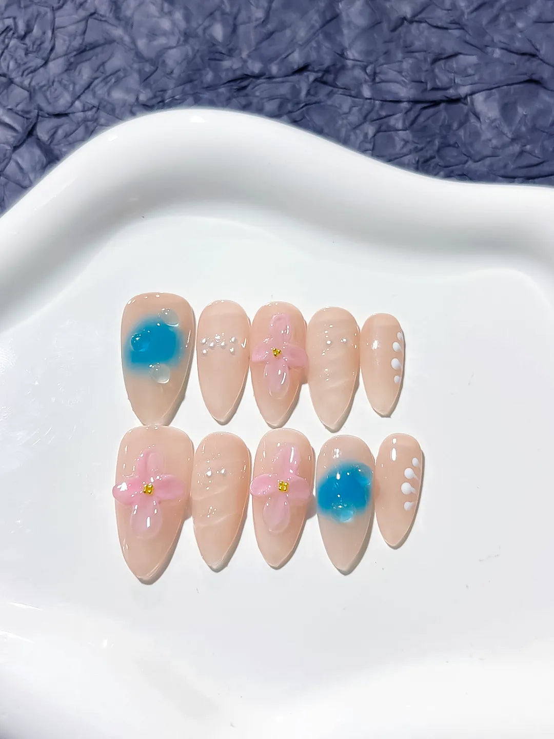 D250 - Medium Nude Blue Almond Abstract Flower Heart