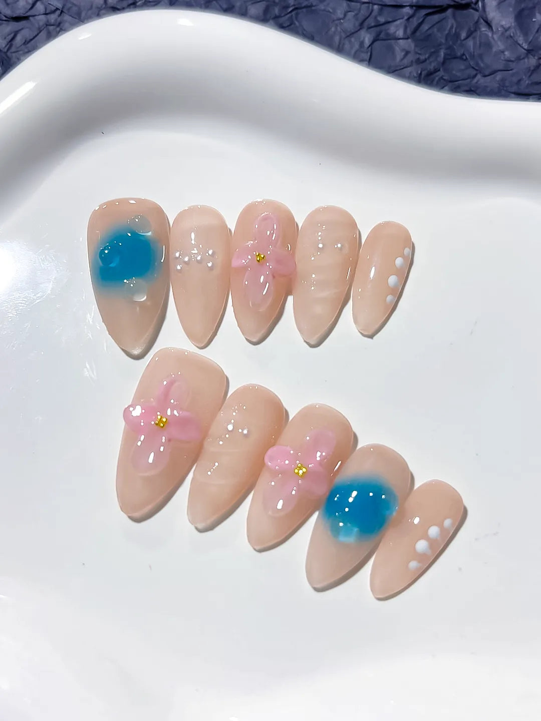 D250 - Medium Nude Blue Almond Abstract Flower Heart