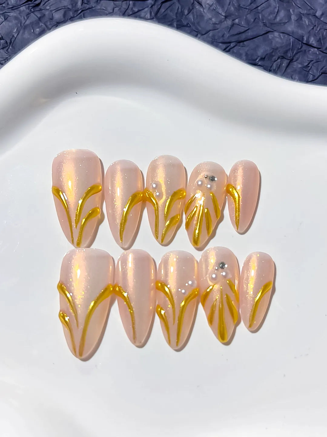 D289 - Medium Nude Gold Almond Metallic Rhinestone