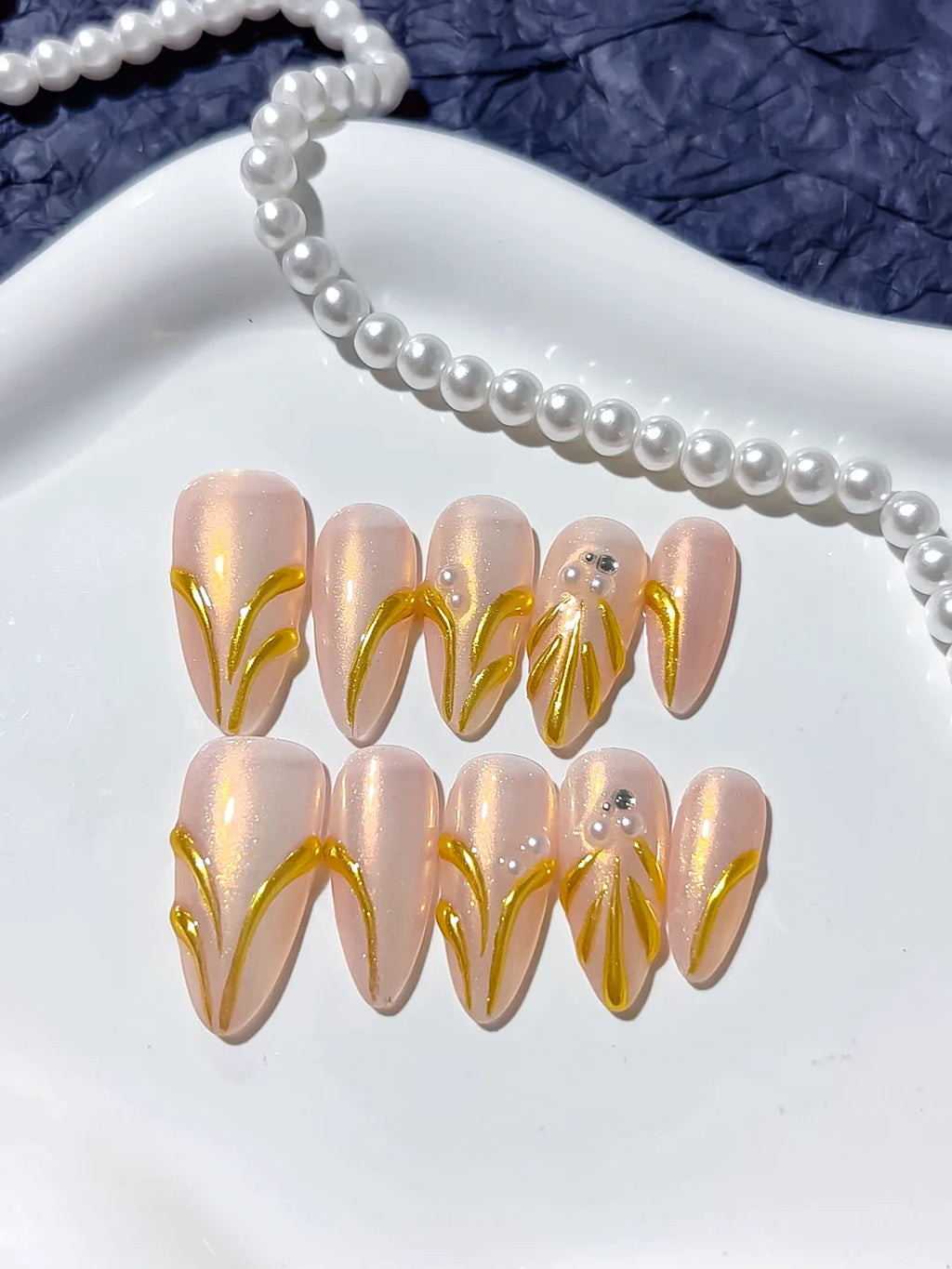 D289 - Medium Nude Gold Almond Metallic Rhinestone
