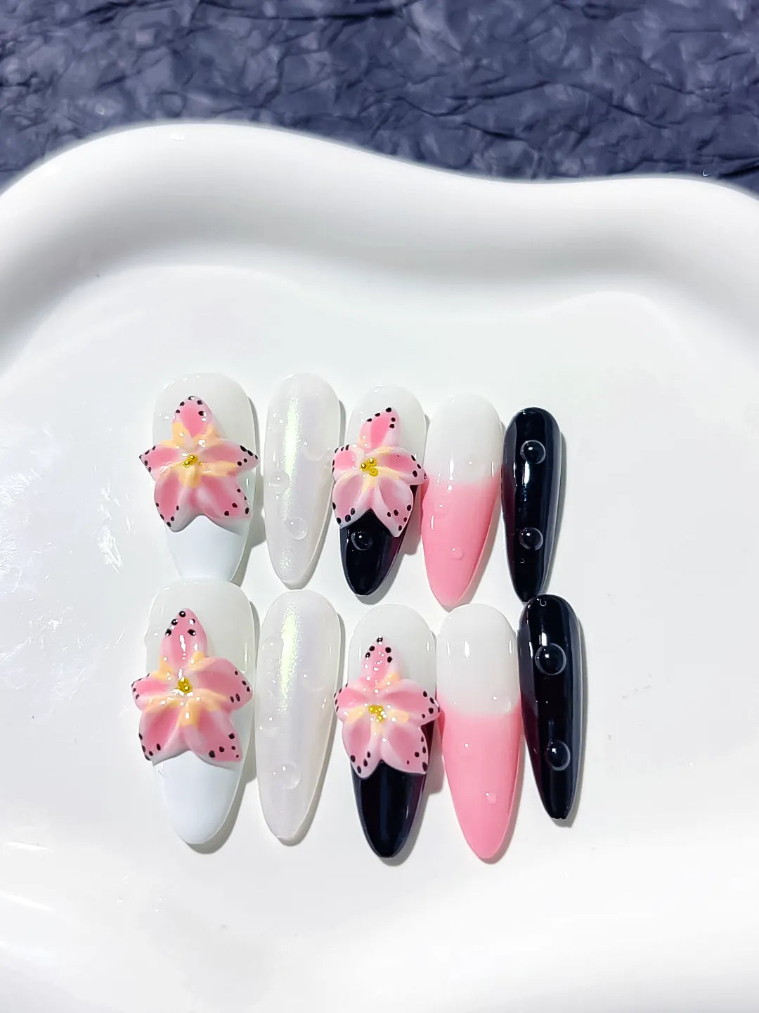 D277 - Medium White Pink Almond Abstract Flower