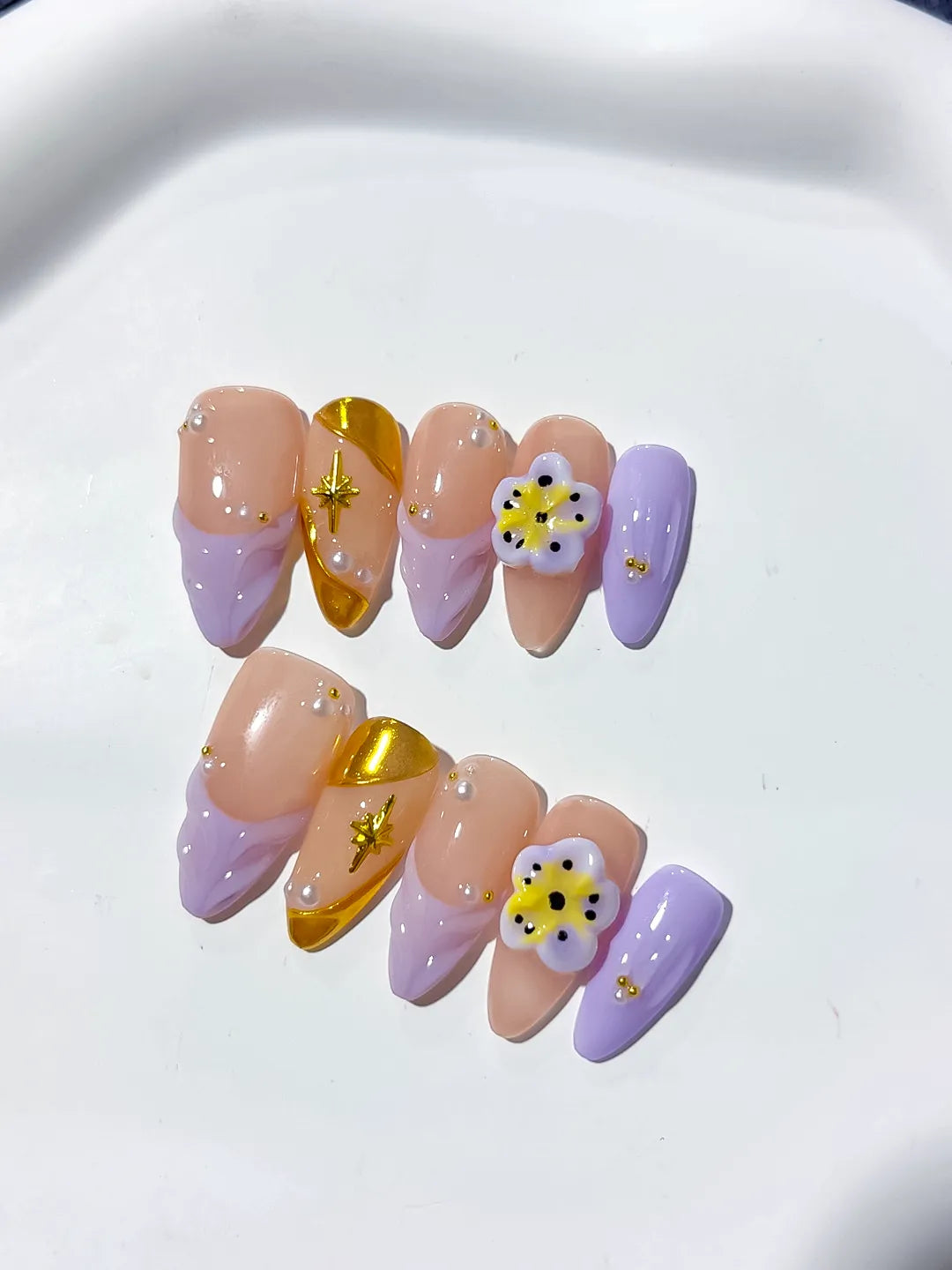 D333 - Medium Nude Gold Almond French tip Flower Star