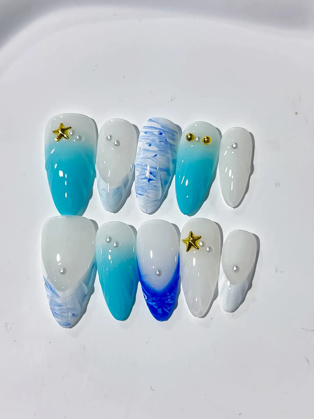 D347 - Medium White Blue Almond Ombre Starfish Pearl