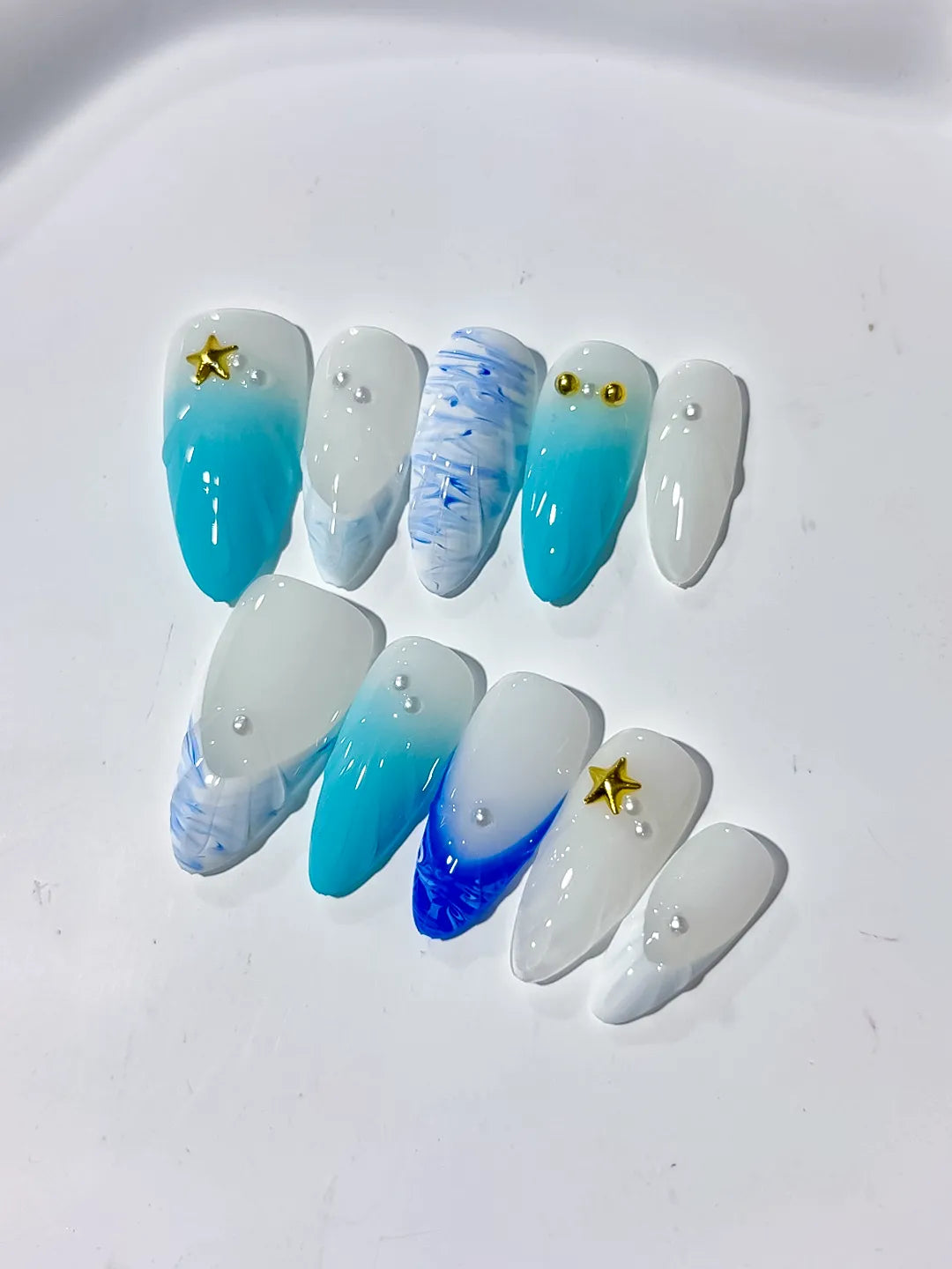D347 - Medium White Blue Almond Ombre Starfish Pearl