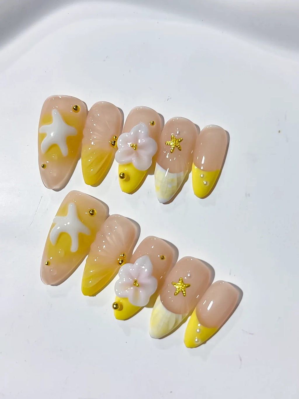 D350 - Medium Nude Yellow Almond French tip Flower Starfish