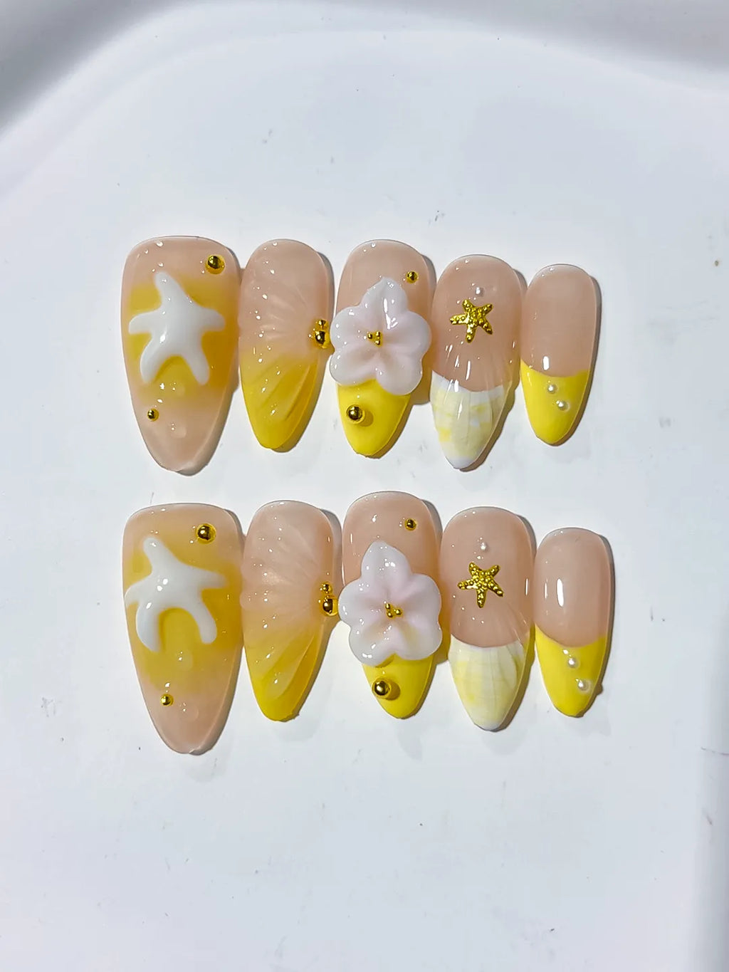 D350 - Medium Nude Yellow Almond French tip Flower Starfish
