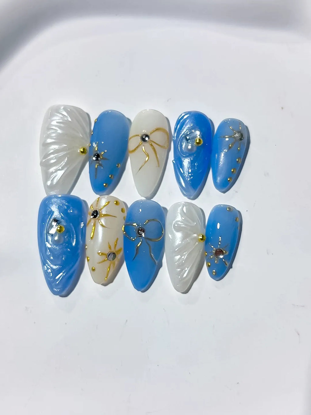D357 - Medium Blue White Almond Holographic Shell Bow