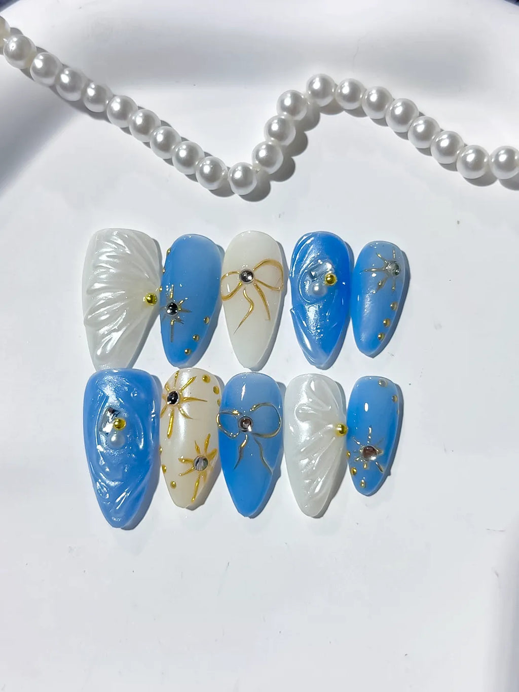 D357 - Medium Blue White Almond Holographic Shell Bow