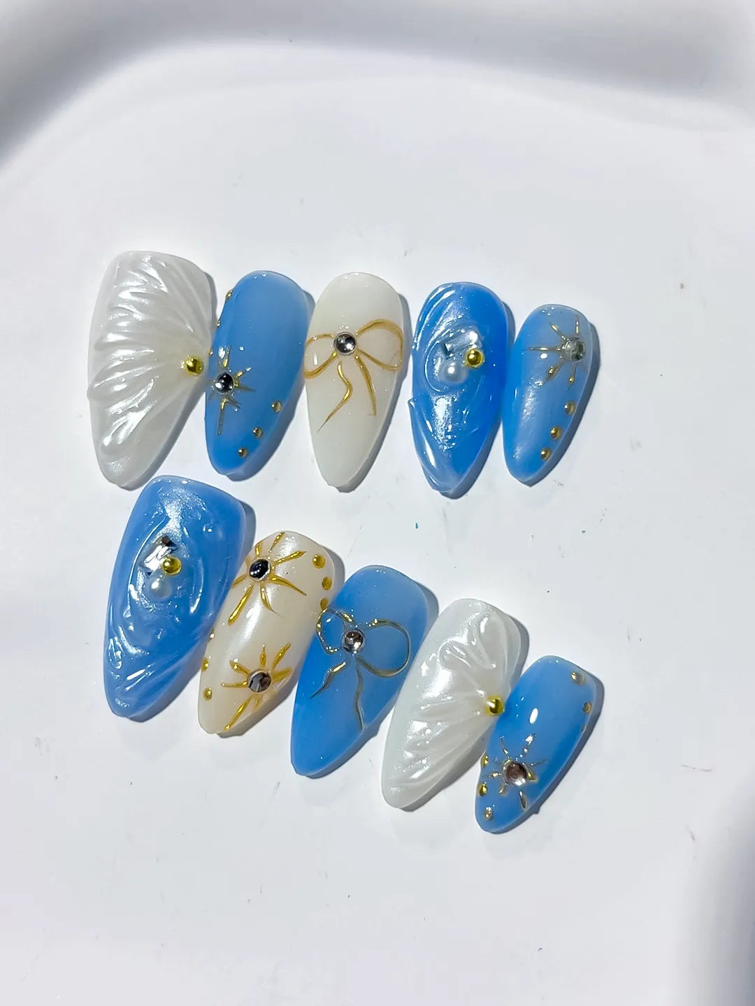 D357 - Medium Blue White Almond Holographic Shell Bow
