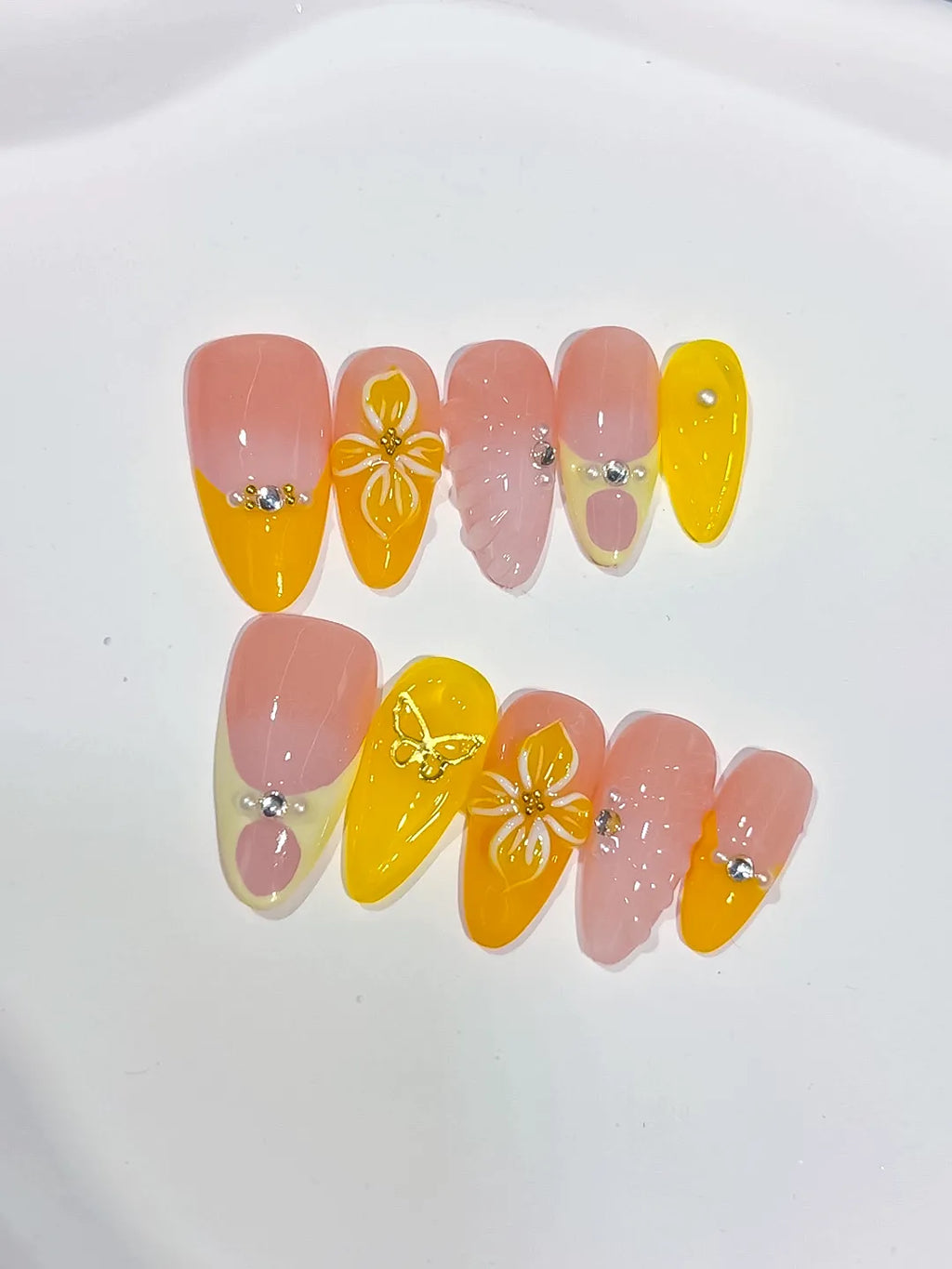 D539 - Medium Nude Yellow Almond French tip Flower Rhinestone