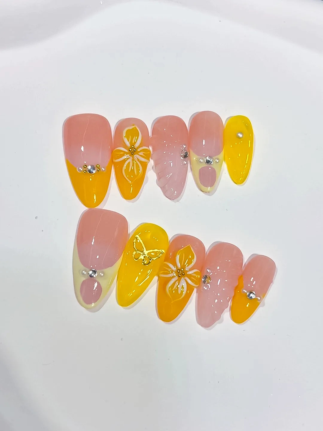 D539 - Medium Nude Yellow Almond French tip Flower Rhinestone