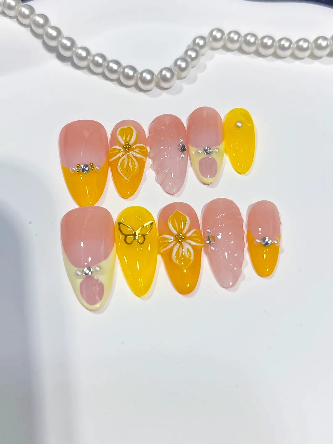 D539 - Medium Nude Yellow Almond French tip Flower Rhinestone