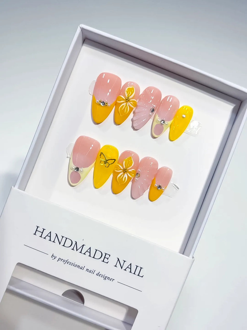 D539 - Medium Nude Yellow Almond French tip Flower Rhinestone