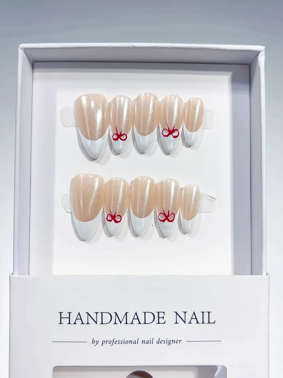 B095 - Medium White Nude Almond French tip Bow