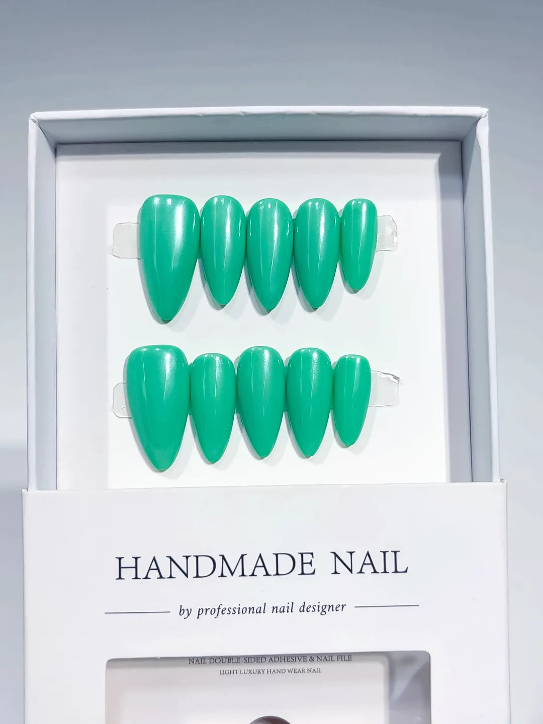 B126 - Medium Green Almond Solid color VibeNailsLab