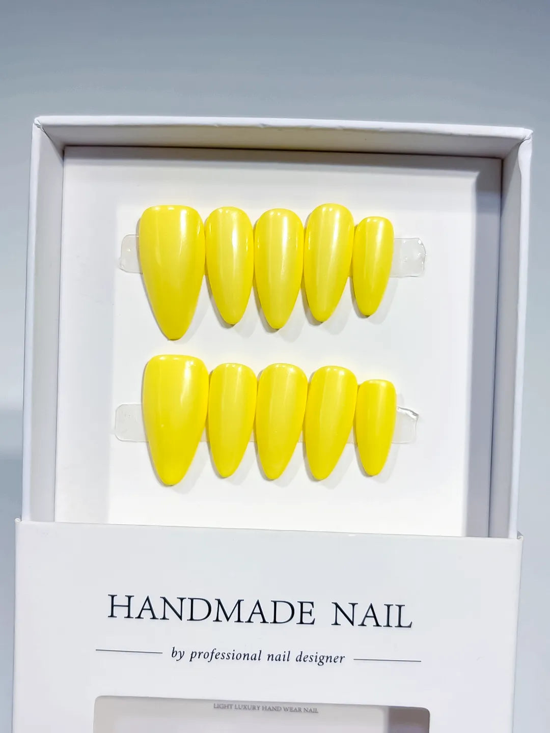 B128 - Medium Yellow Almond Solid color