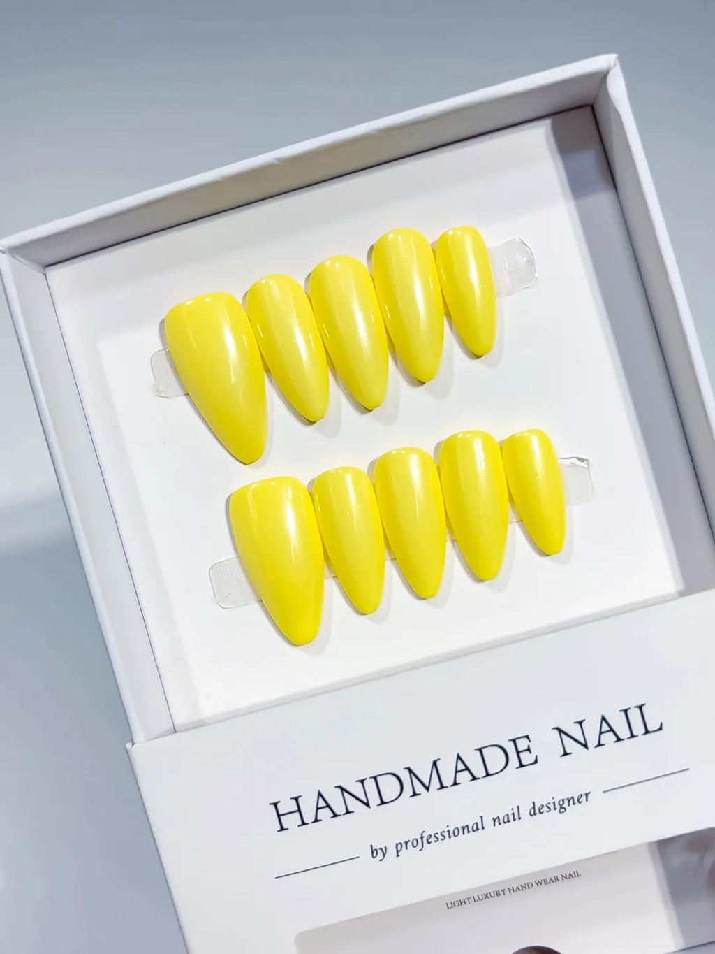 B128 - Medium Yellow Almond Solid color