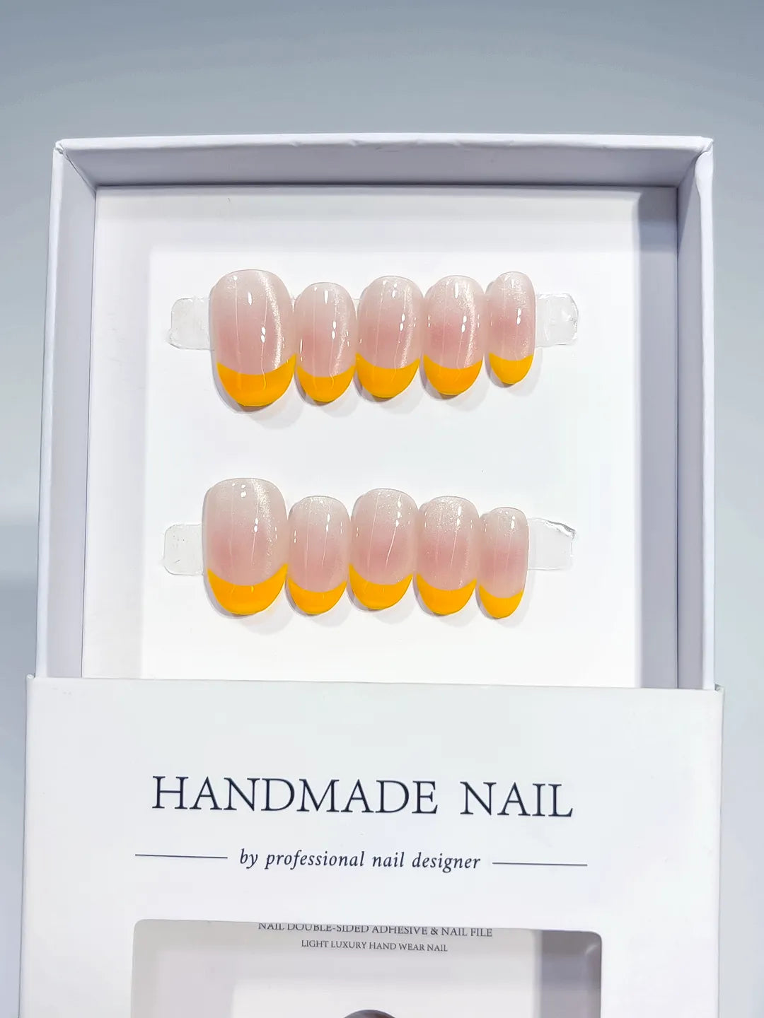 B139 - Short Nude Orange Oval French tip