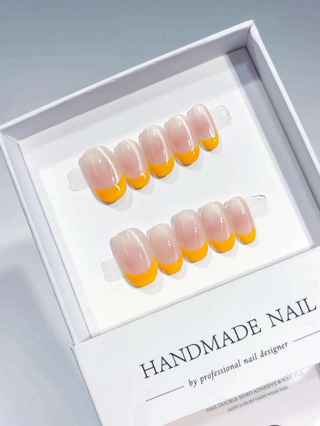 B139 - Short Nude Orange Oval French tip