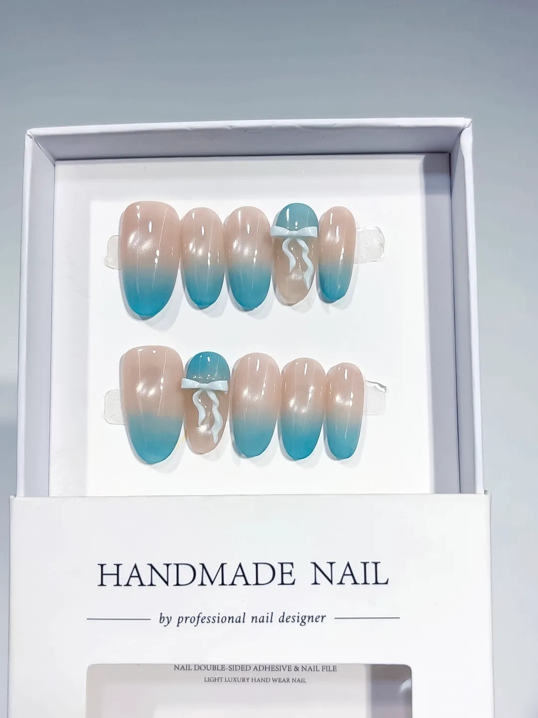 B140 - Medium Nude Blue Oval Ombre Bow