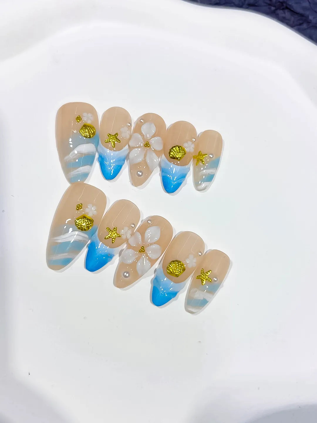D553 - Medium Nude Blue Almond French tip Flower Star