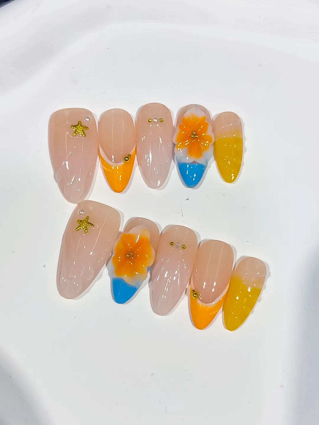 D555 - Medium Nude Yellow Almond French tip Flower Star