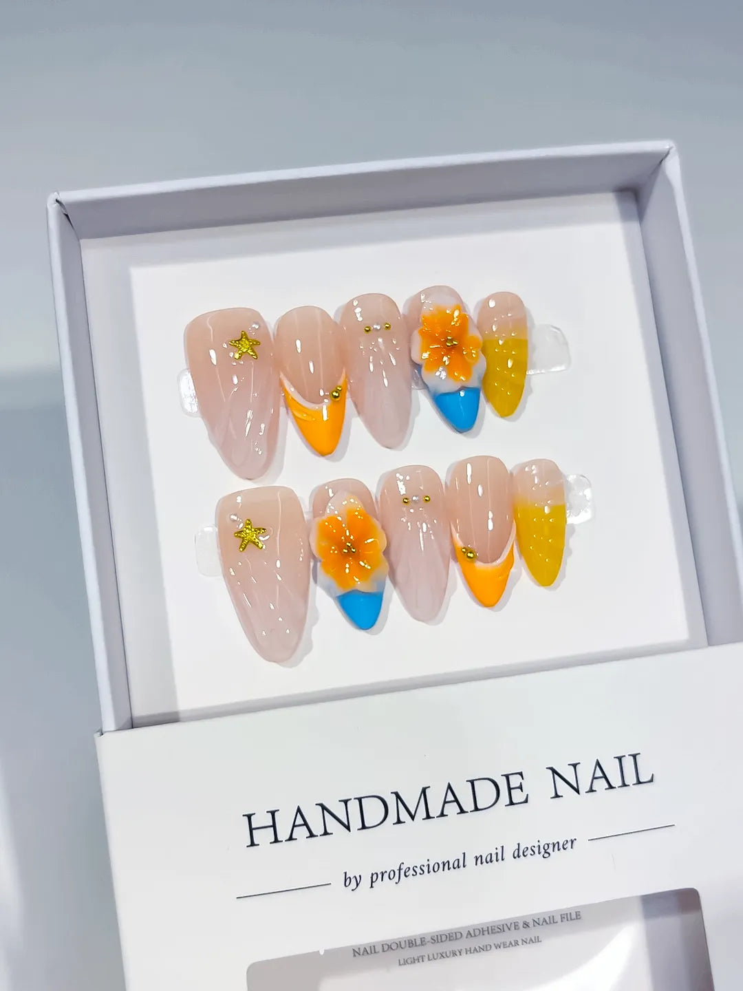 D555 - Medium Nude Yellow Almond French tip Flower Star