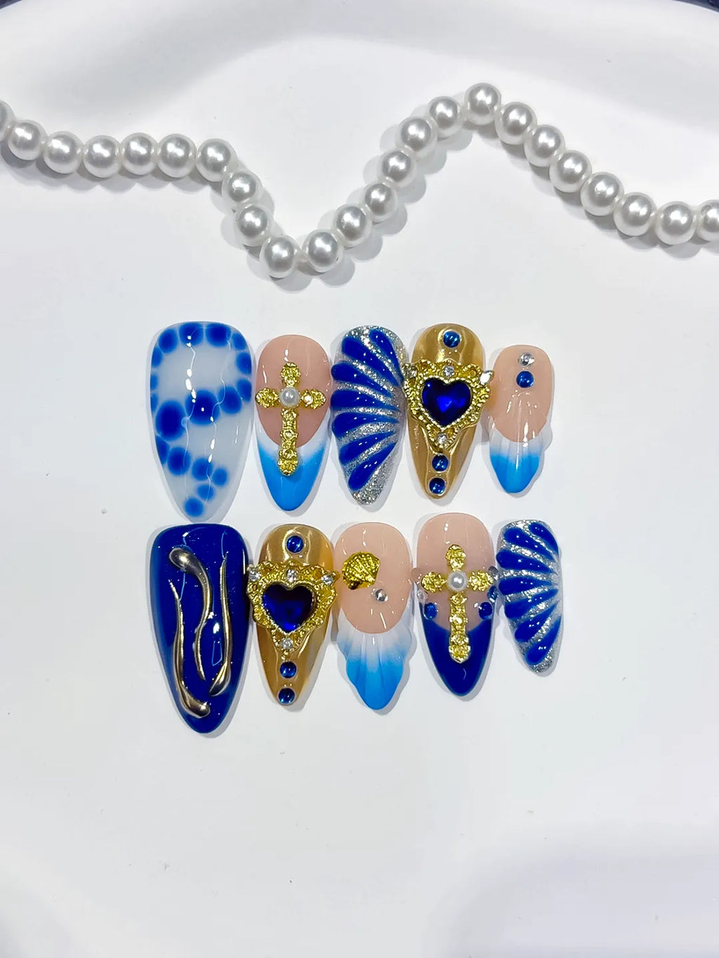 D556 - Medium Nude Blue Almond Abstract Heart Shell
