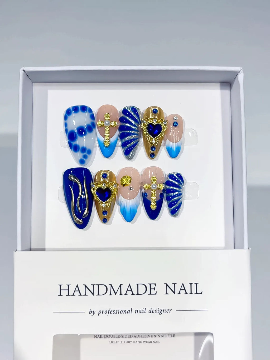 D556 - Medium Nude Blue Almond Abstract Heart Shell