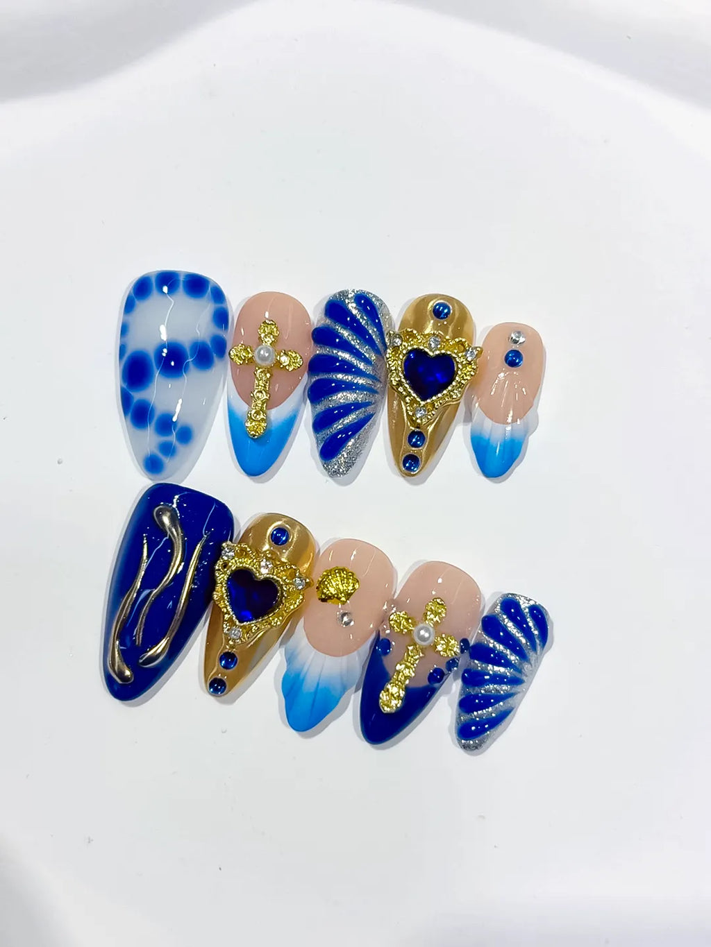 D556 - Medium Nude Blue Almond Abstract Heart Shell