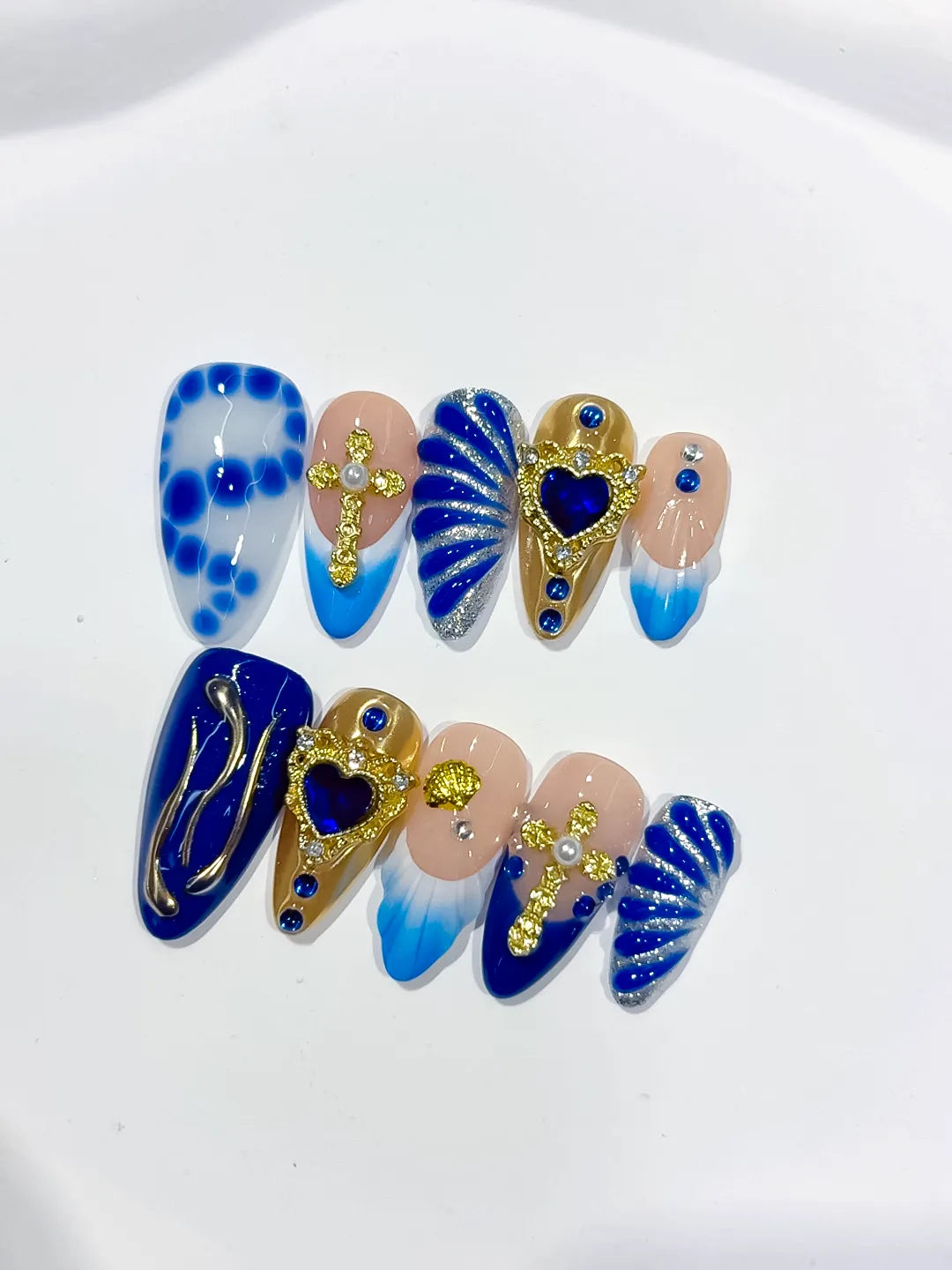 D556 - Medium Nude Blue Almond Abstract Heart Shell