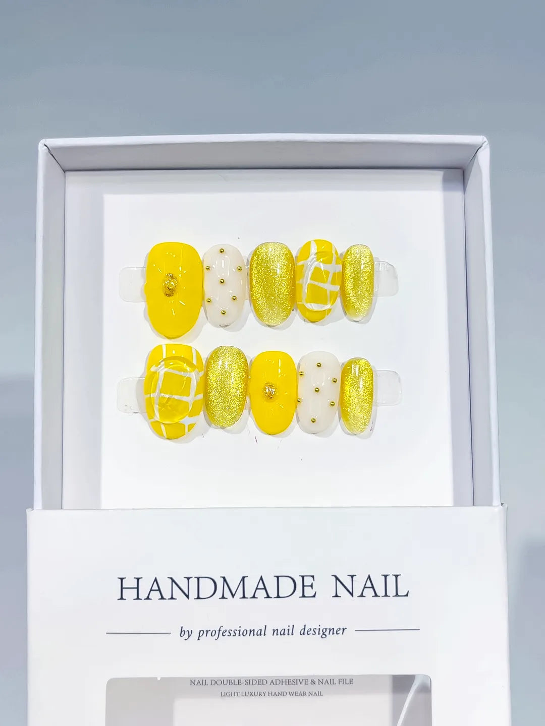 C400 - Short Yellow White Oval Glitter Grid Pattern Stud VibeNailsLab