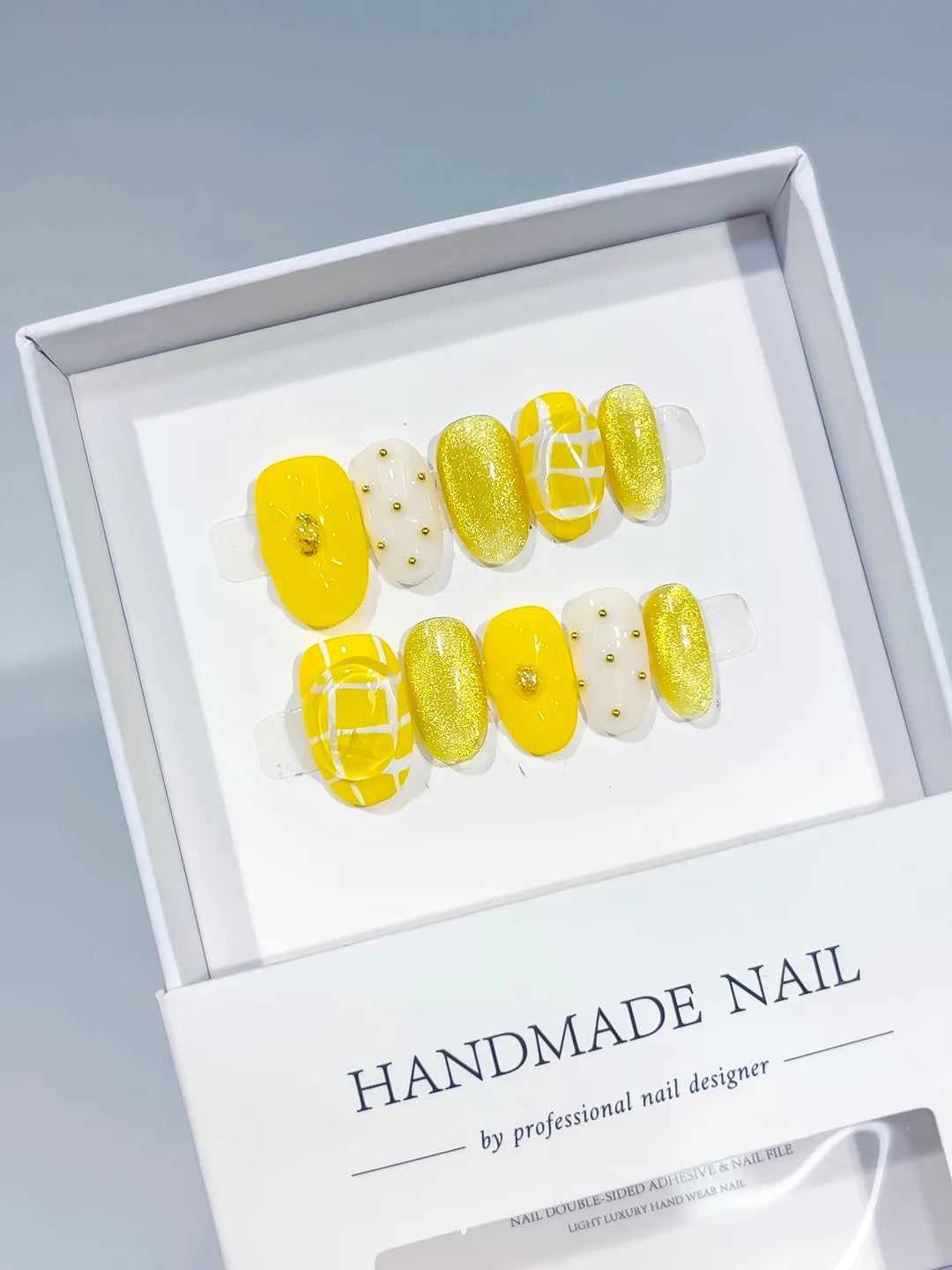 C400 - Short Yellow White Oval Glitter Grid Pattern Stud VibeNailsLab