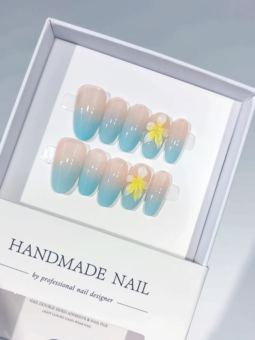 C408 - Medium Nude Blue Oval Ombre Flower