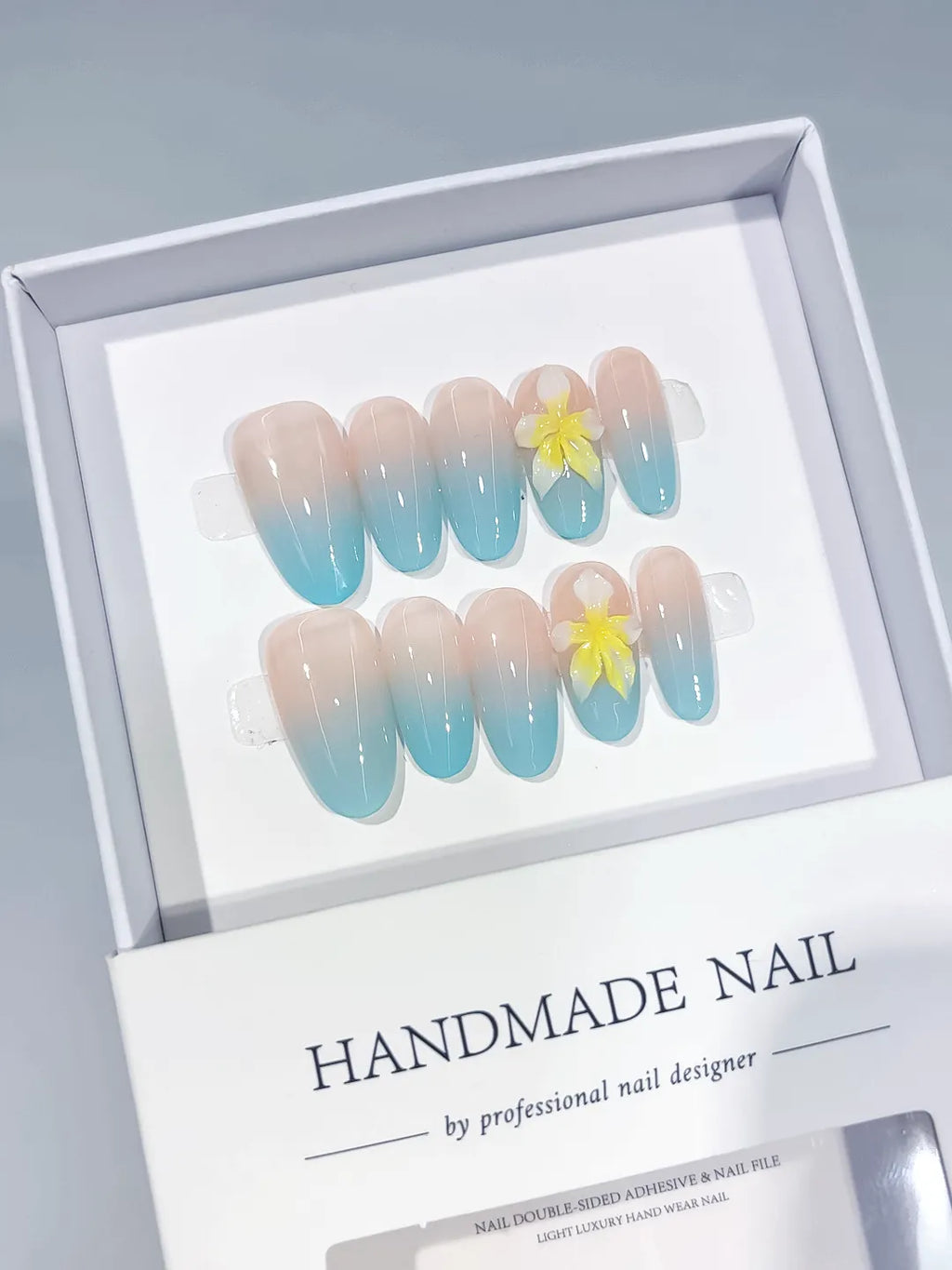 C408 - Medium Nude Blue Oval Ombre Flower