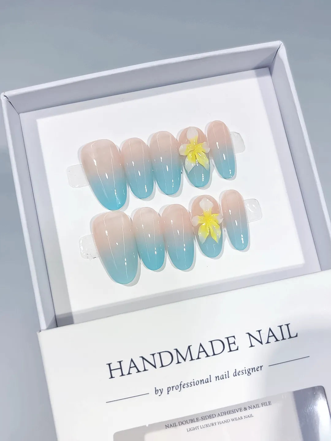 C408 - Medium Nude Blue Oval Ombre Flower