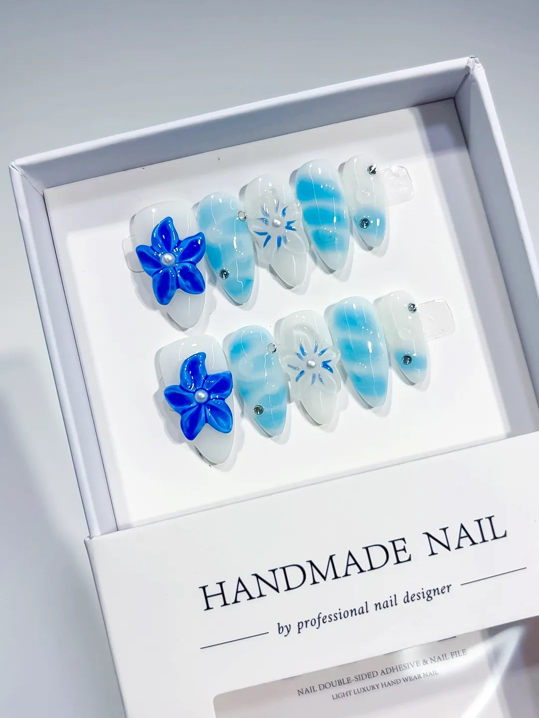 D252 - Medium Blue White Almond Floral Flower Rhinestone