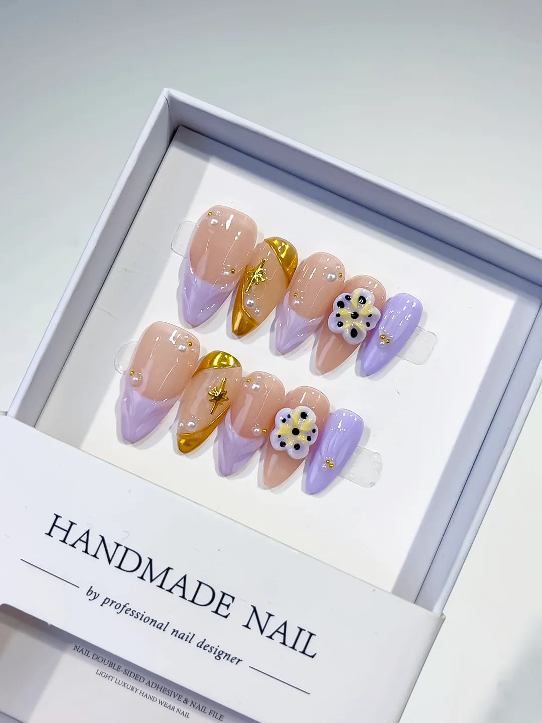 D333 - Medium Nude Gold Almond French tip Flower Star