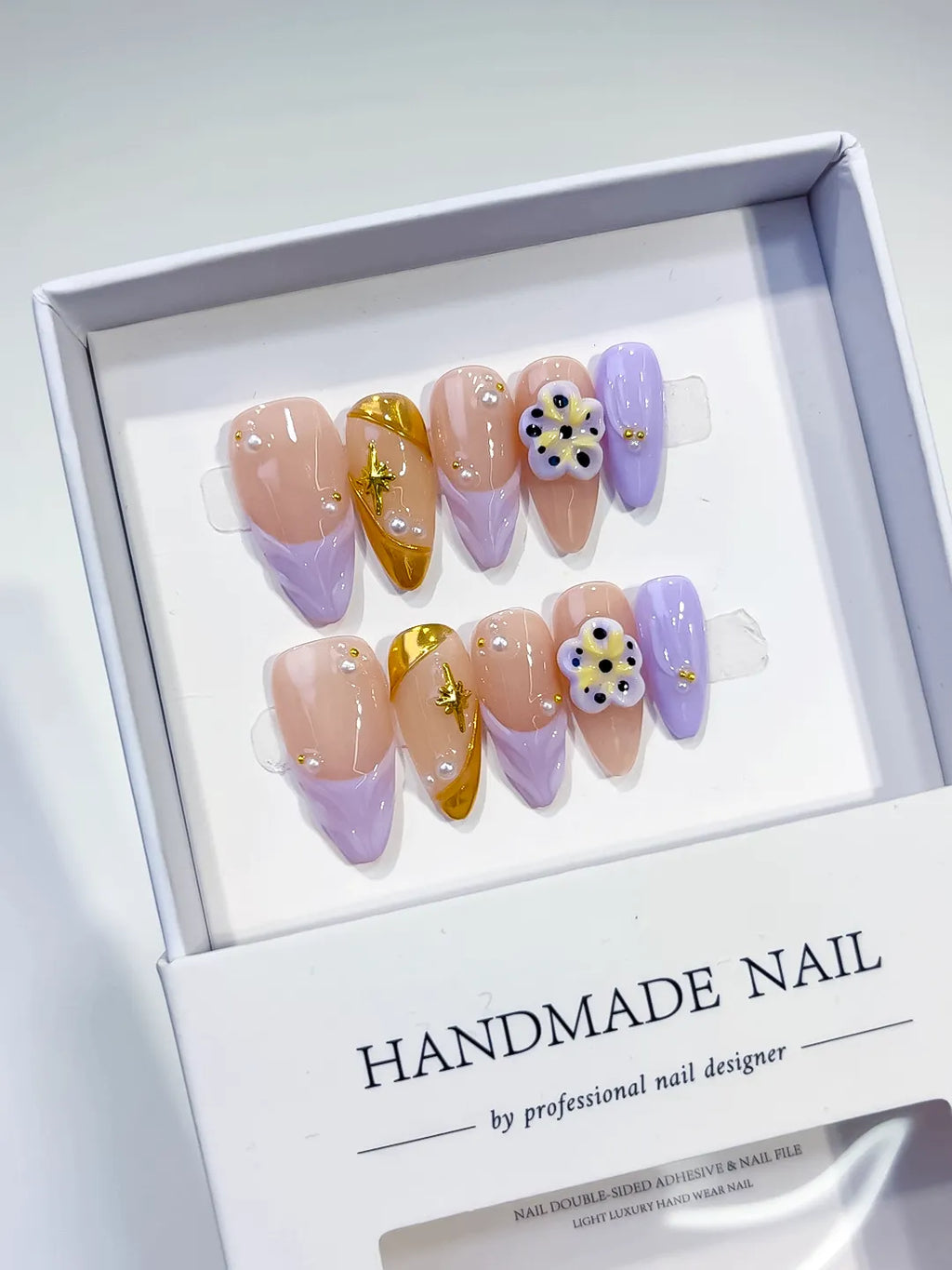 D333 - Medium Nude Gold Almond French tip Flower Star