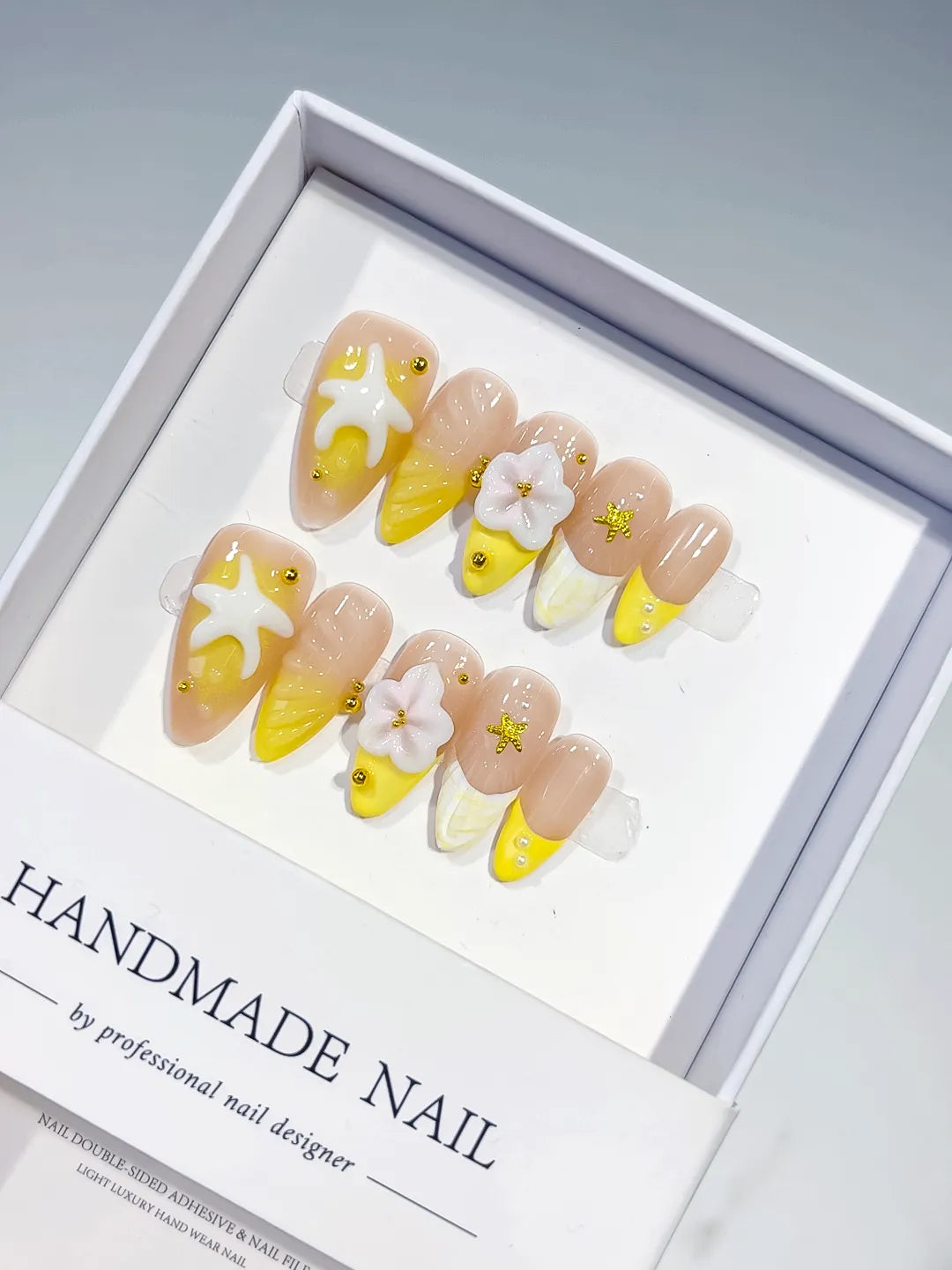 D350 - Medium Nude Yellow Almond French tip Flower Starfish